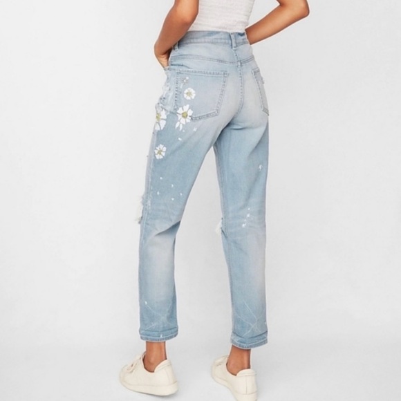🌼 Express Floral High-rise Girlfriend Jeans! 🌸 - Picture 3 of 10